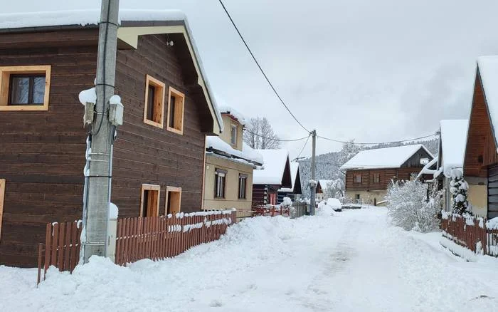 Chata Havka a obec v zime